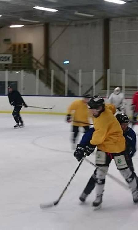 Skridskoåkning i Malå ishall.